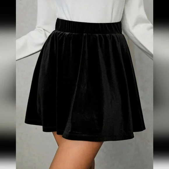 💕 Black High Waist Solid Velvet Skirt NWT - Picture 8 of 8